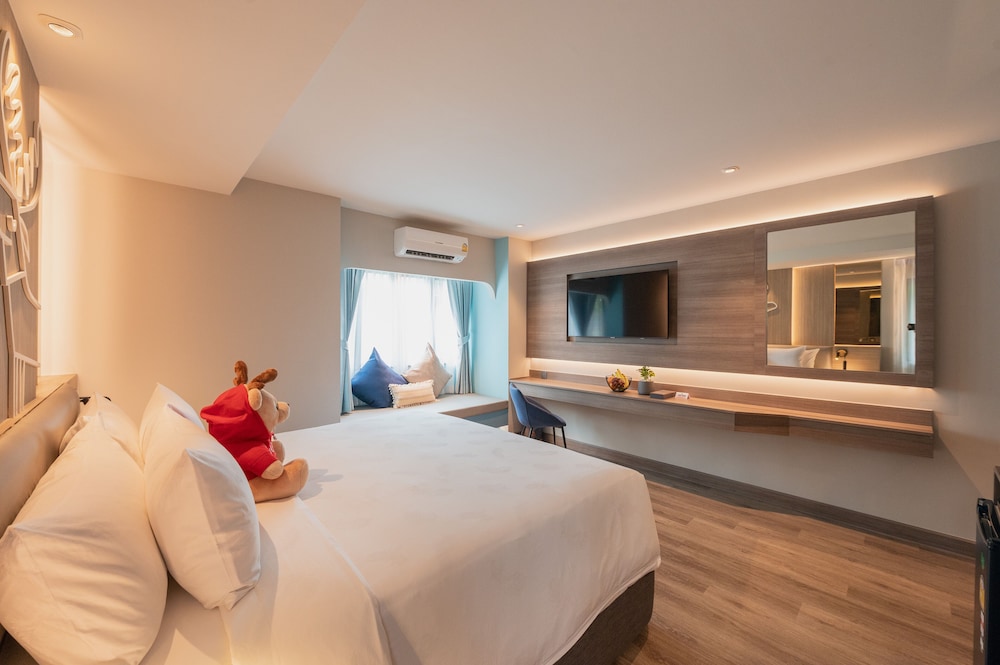 Standard Family King Bed with Bunk Bed - Photo 7