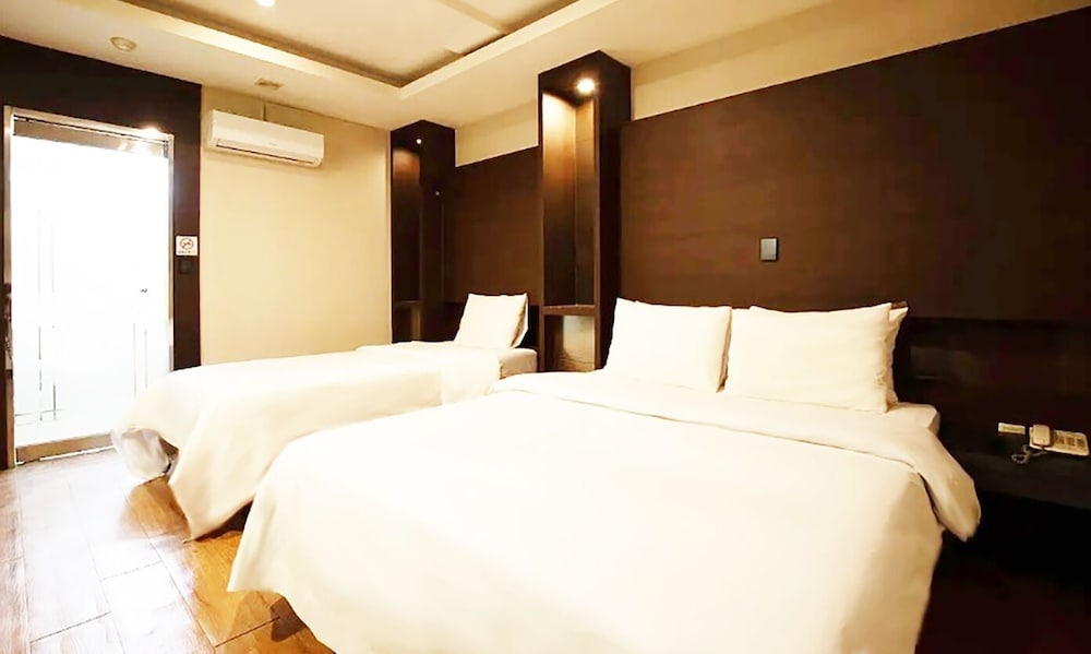 Premier Twin Room - Photo 3