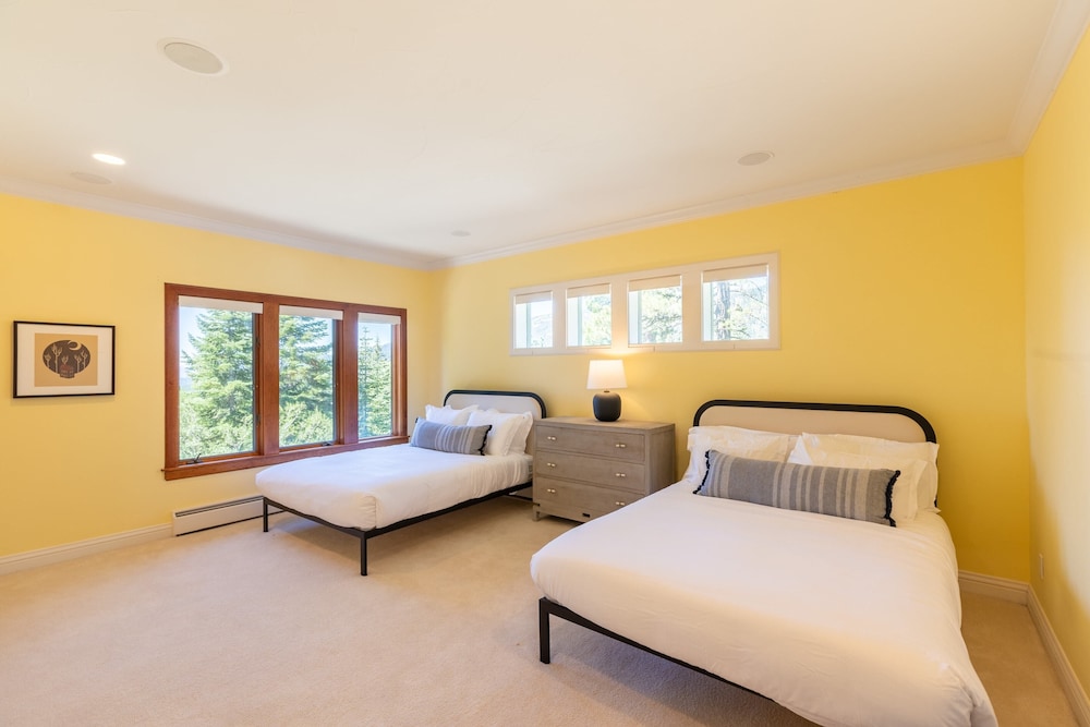 House (4 Bedrooms) photo 2