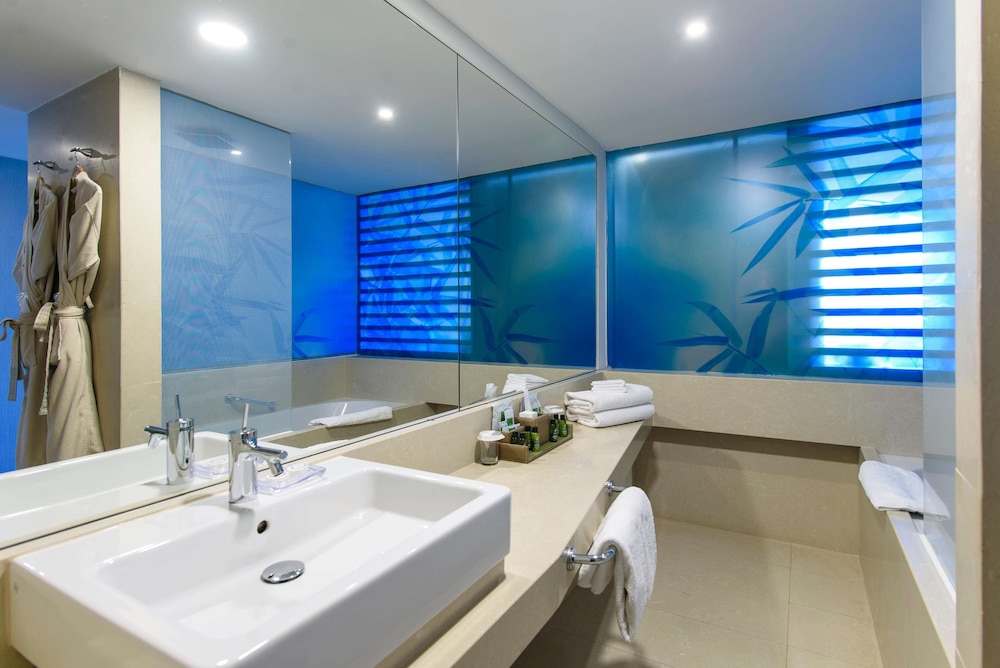 Superior Room, 1 King Bed, Garden View
