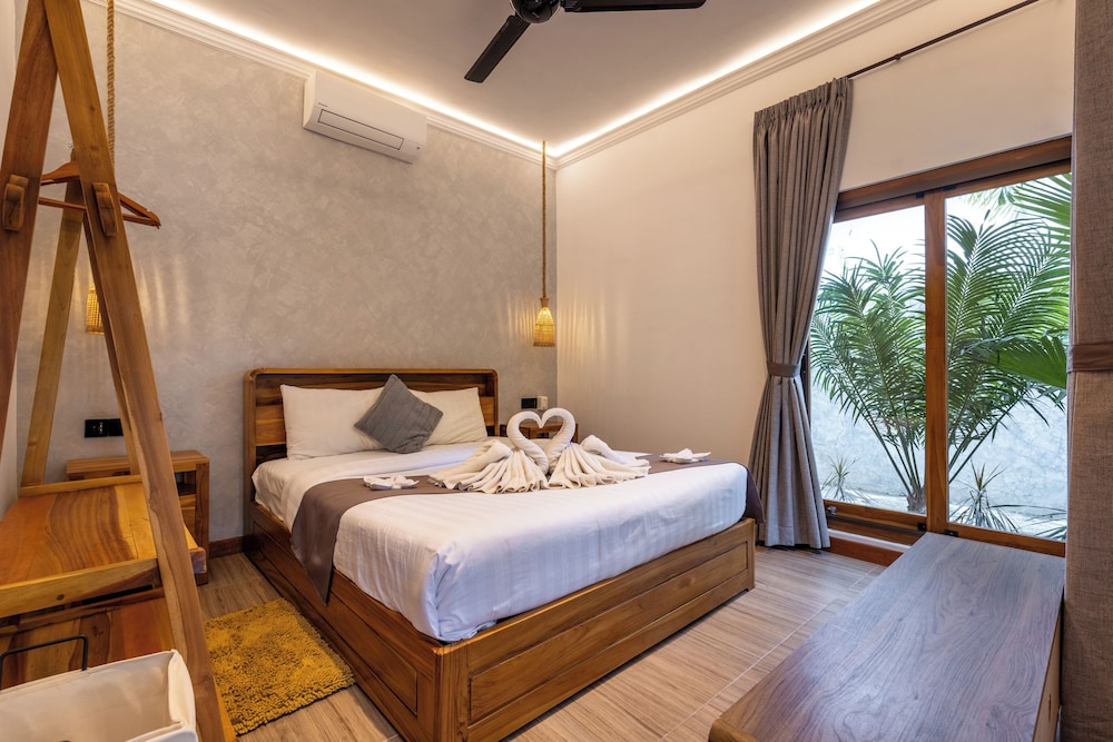 Deluxe Villa, 1 King Bed with Sofa bed, Private Pool, Garden View