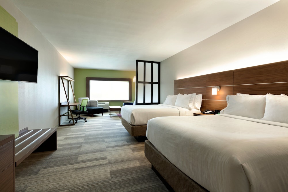 Suite, Multiple Beds, Accessible (Communications)