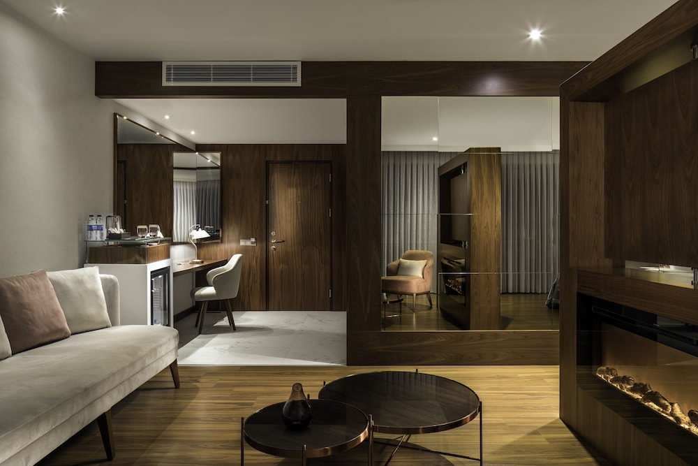 Junior Suite, 1 King Bed (Golden Horn View) photo 2