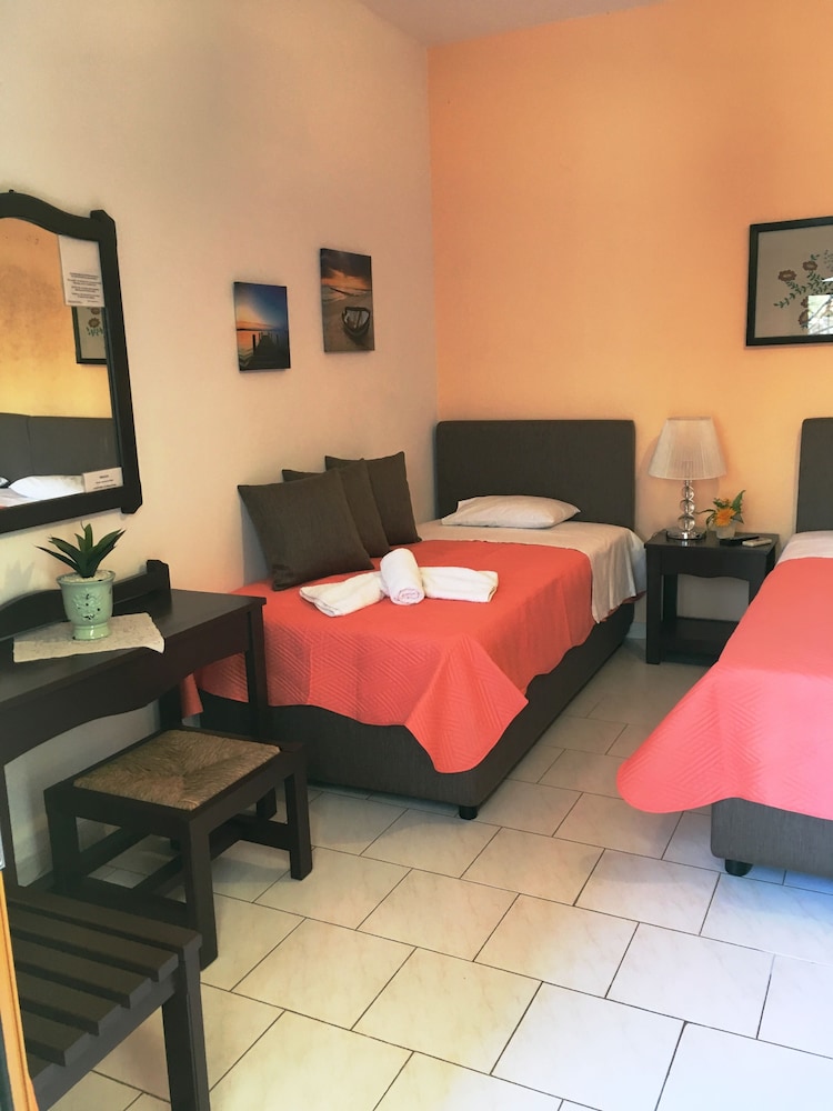 Studio Apartment (3 MISTRAL) photo 3