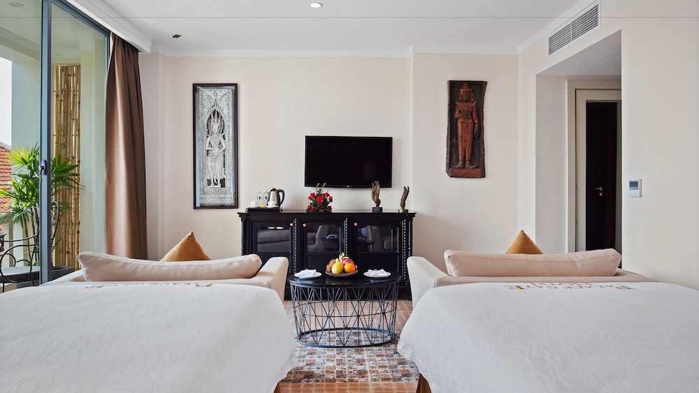 Royal Suite Twin with Balcony Pool View photo 1
