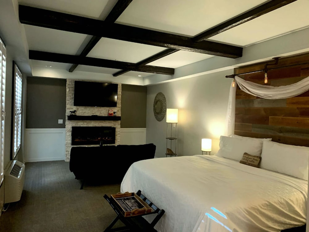Deluxe Studio Suite