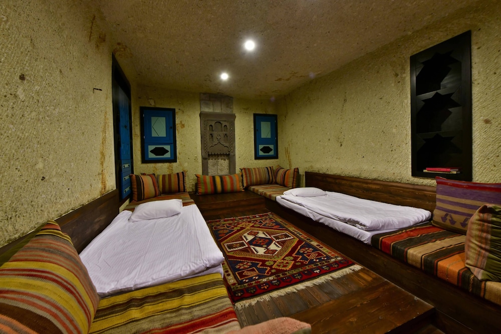 Deluxe Triple Room (Cave) - Photo 8