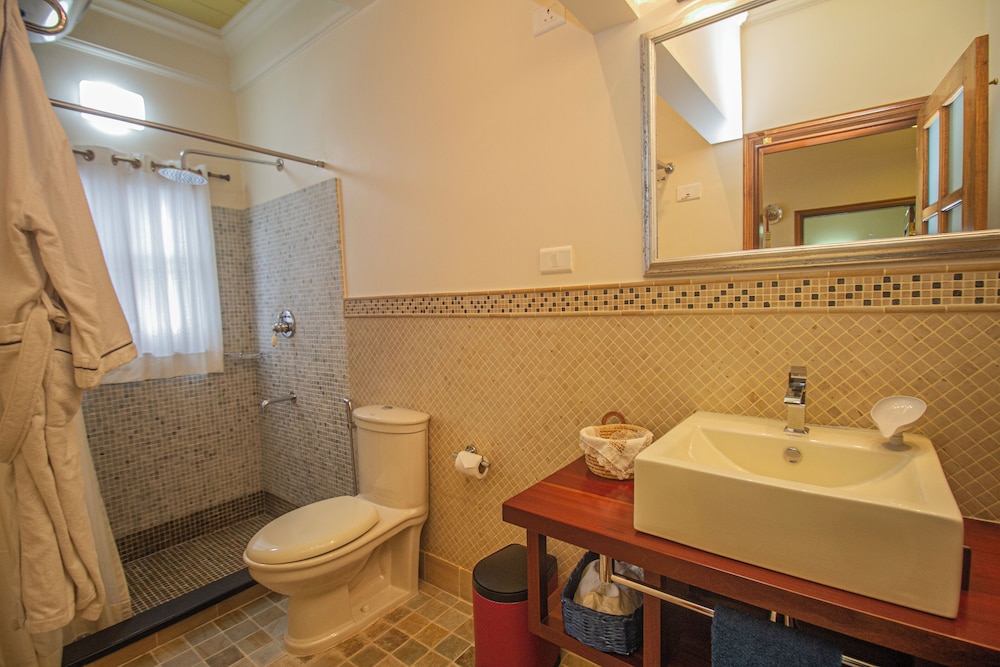 Two Bedroom Suite with Kangchenjunga View - Photo 11