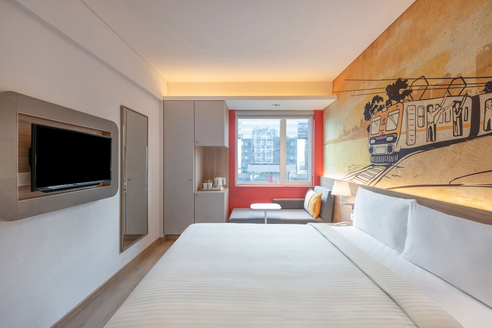 Standard Room, 1 Queen Bed - Photo 1