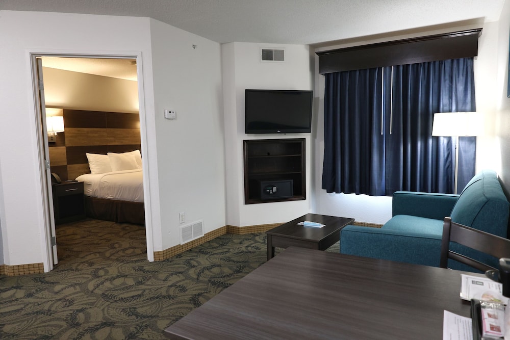 Suite, 1 Queen Bed, Non Smoking - Photo 2