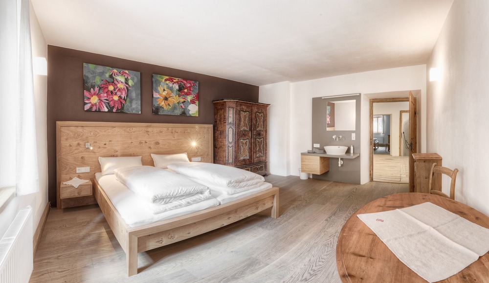 Executive Apartment, 4 Bedrooms, Non Smoking, Kitchen photo 3