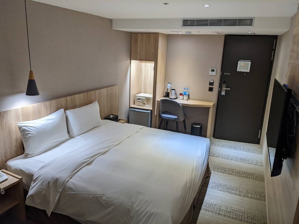 Basic Room, No Windows photo 1