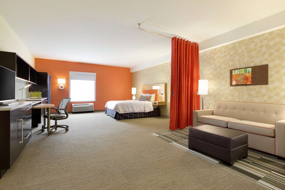 Studio, 1 Queen Bed, Accessible, Non Smoking (Roll-in Shower) photo 1