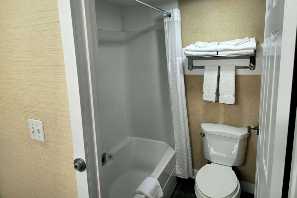 Suite, 2 Queen Beds, Non Smoking - Photo 4