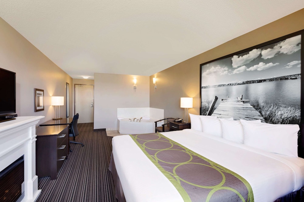 Suite, 1 King Bed, Jetted Tub - Photo 1