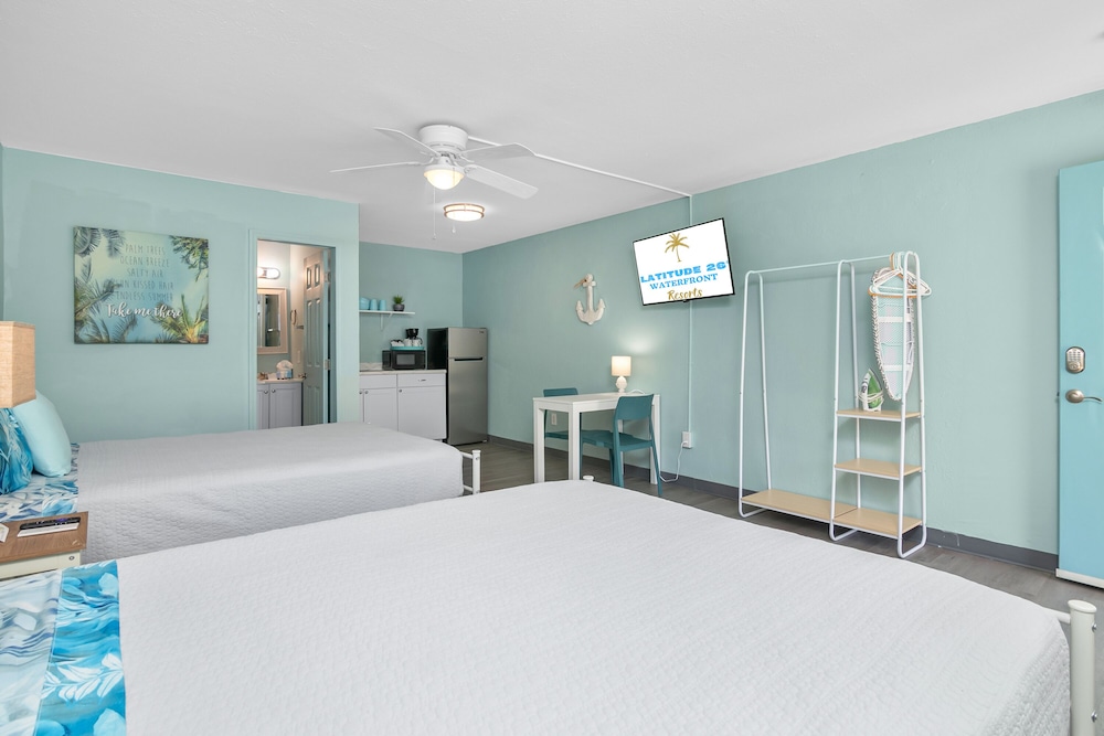Deluxe Studio, Multiple Beds, Kitchenette photo 3