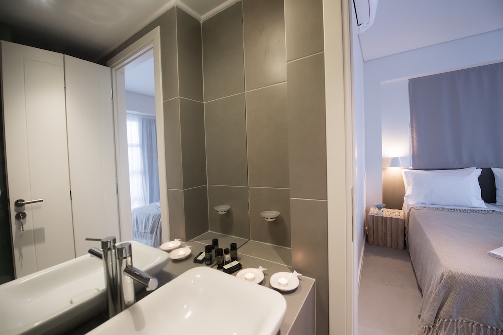 Suite, Pool View photo 3