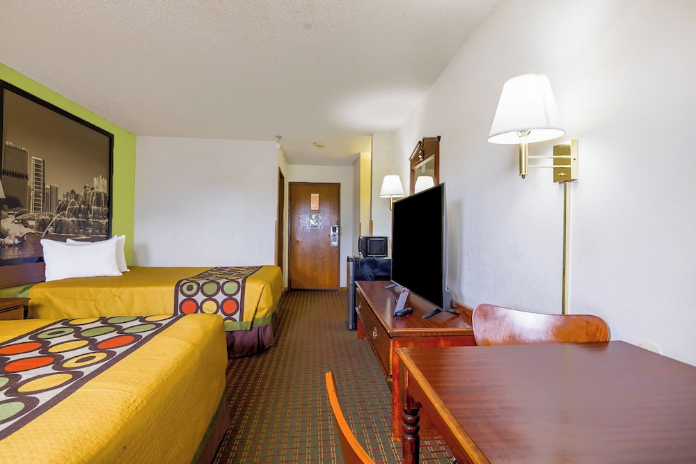 Room, 2 Queen Beds, Non Smoking - Photo 4