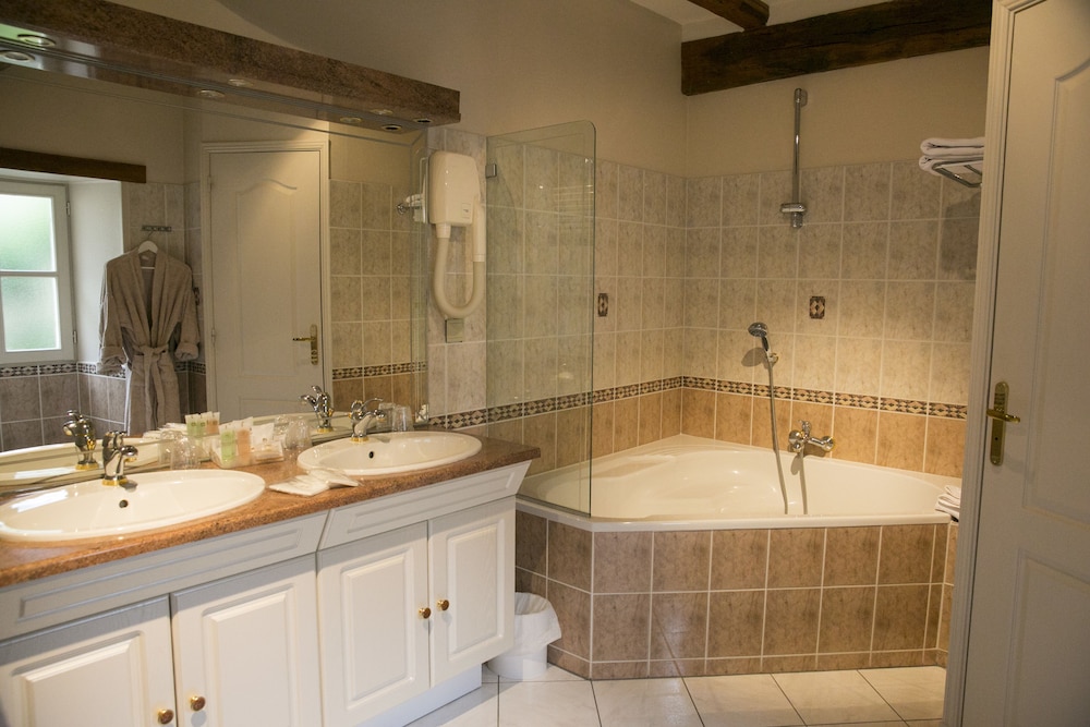 Suite, Multiple Beds, Bathtub photo 3