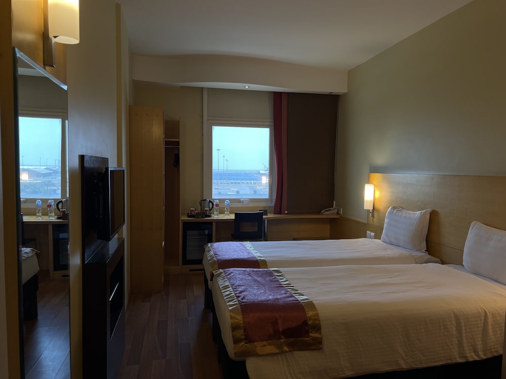 Premium Room, 2 Twin Beds, Pool View photo 3