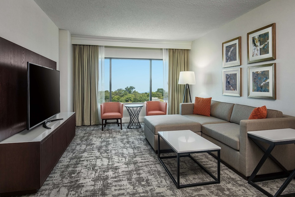 Suite, 1 King Bed, Non Smoking - Photo 1