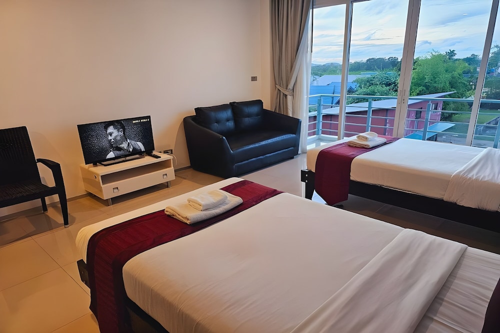 Deluxe Room - Photo 9