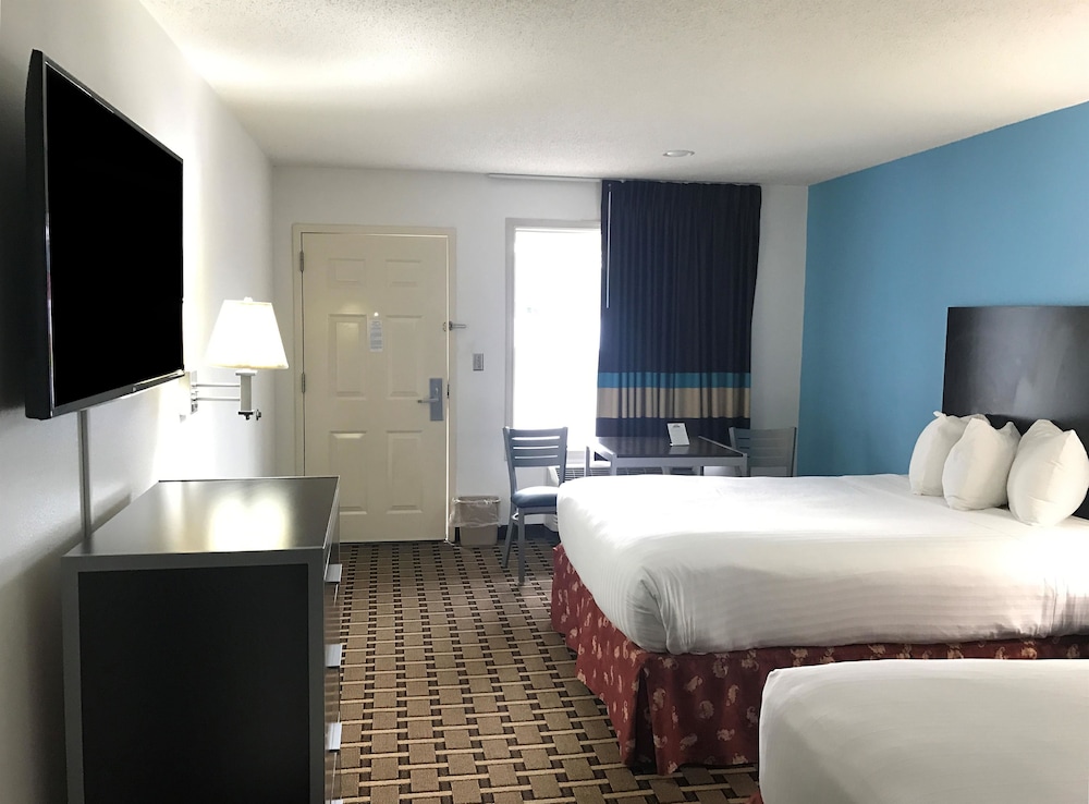 Suite, 2 Double Beds, Smoking - Photo 2