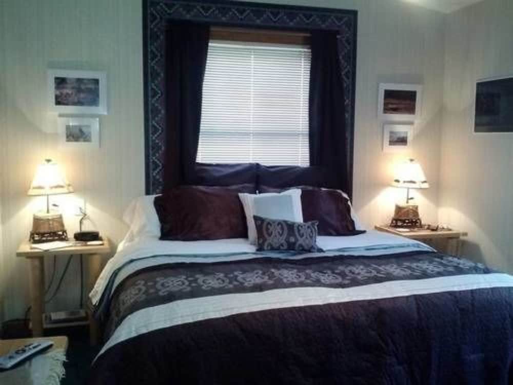 Room, Non Smoking, Private Bathroom (Lewis and Clark) photo 3