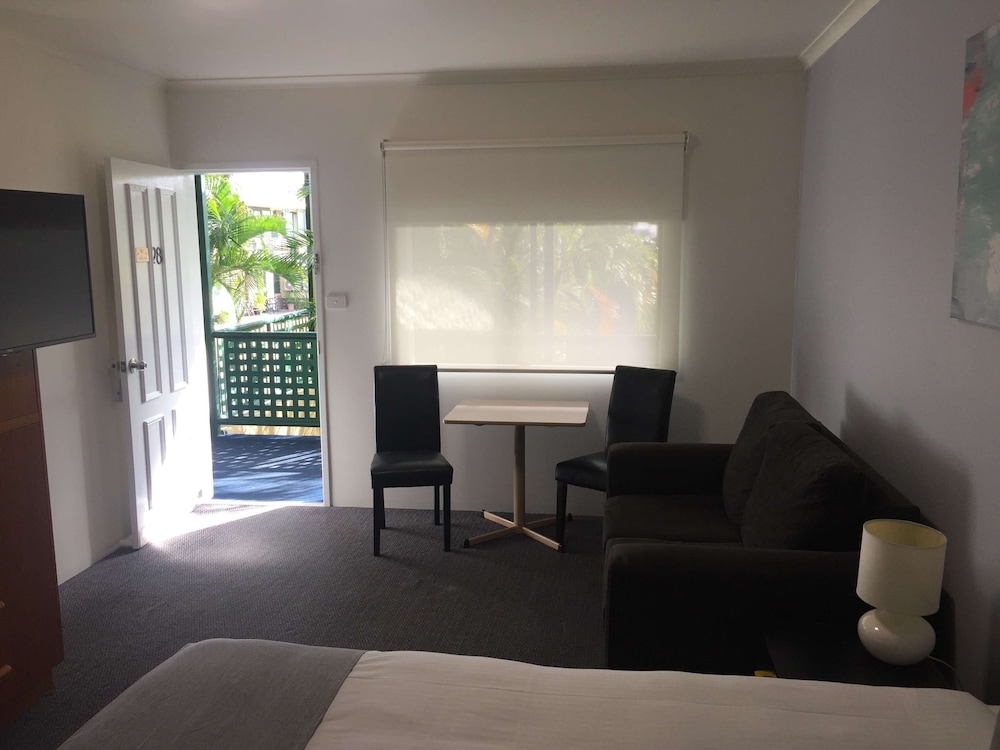 Deluxe Room, 1 King Bed, Non Smoking - Photo 5