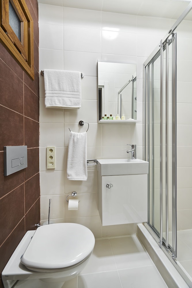 Economy Double Room photo 2