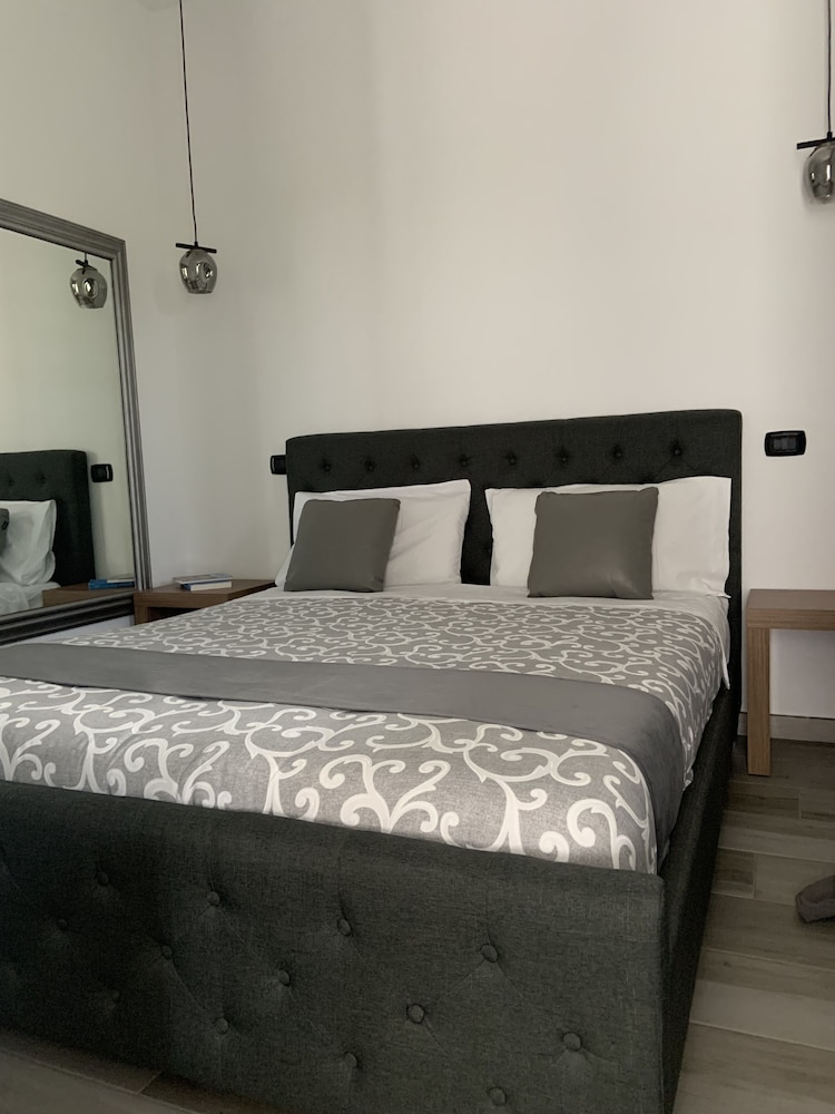 Basic Apartment photo 2