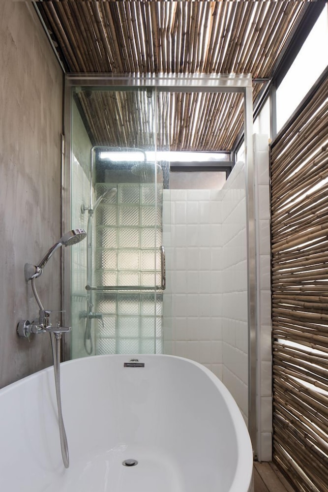 Deluxe Double Room, Bathtub photo 2