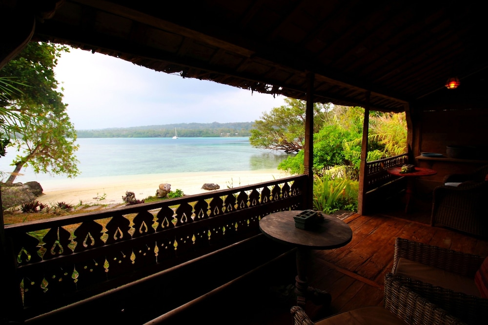 Beachfront Villa photo 3