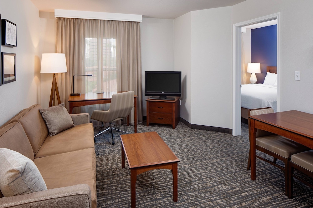 Suite, 1 Bedroom (Mobility/Hearing Access, Roll-In Shwr) photo 1