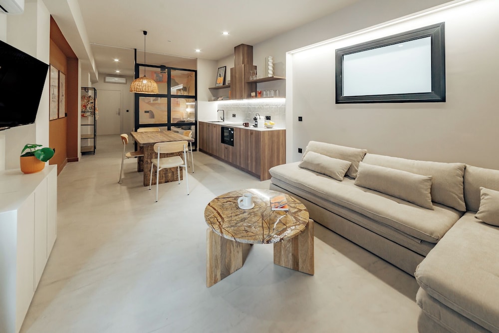 Superior Apartment, Courtyard View (Loft 4)