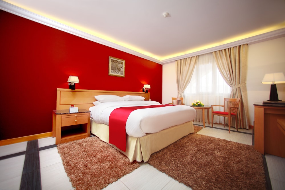 Suite, 1 King Bed, Non Smoking photo 2