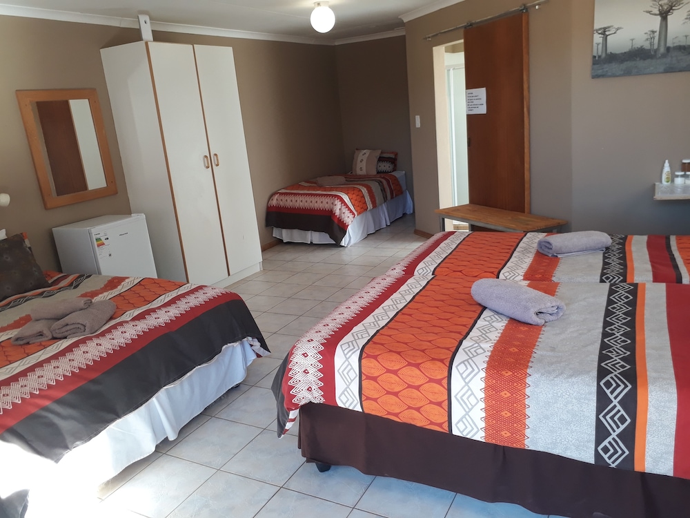 Family Room, 1 Bedroom (5 Bed Family Room) photo 2