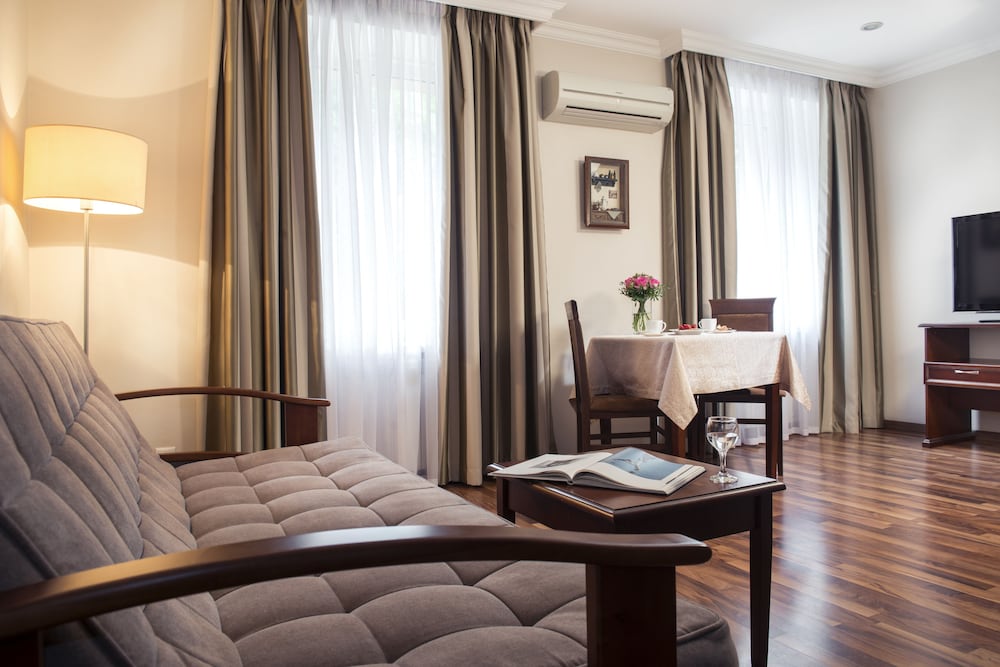 One Bedroom Apartments