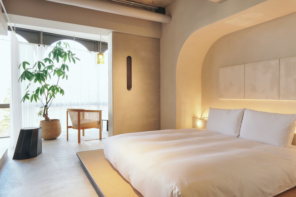 City Room, City View - Photo 1