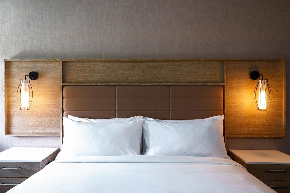 Deluxe Room, 1 King Bed, Terrace - Photo 4