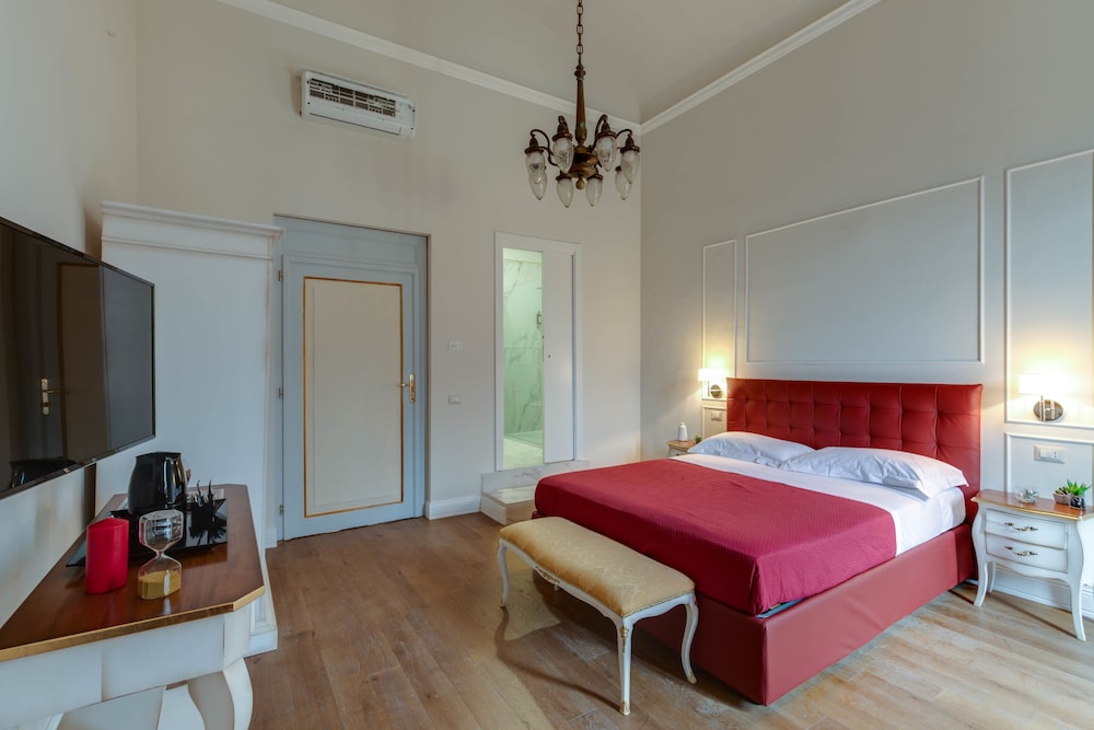 Triple Room, 1 Queen Bed with Sofa bed (San Frediano) photo 2