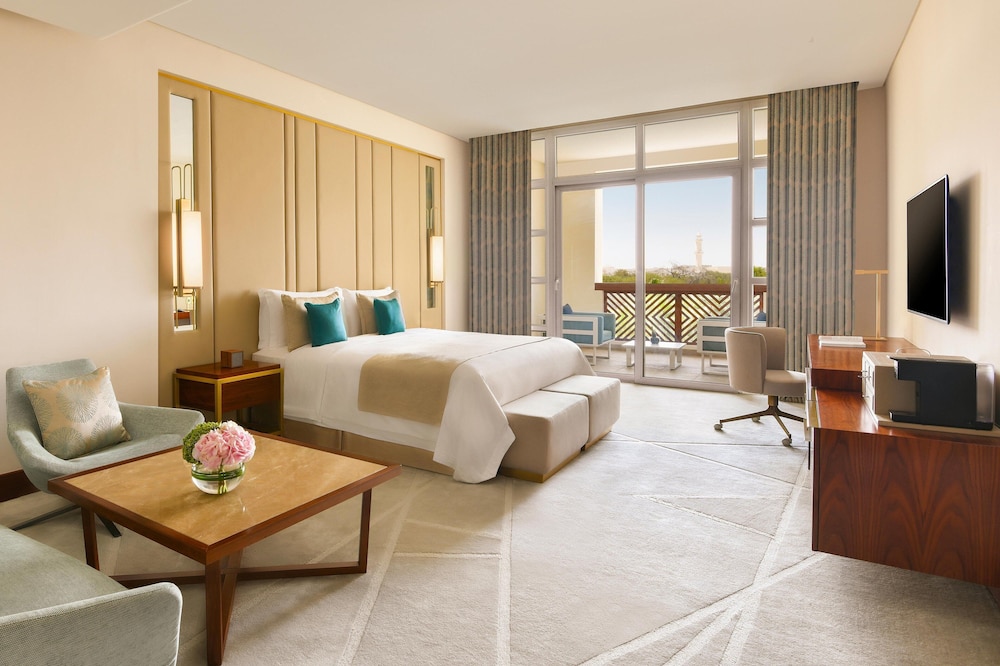 Grand Room, 1 King Bed, Pool View (Balcony) - Photo 1