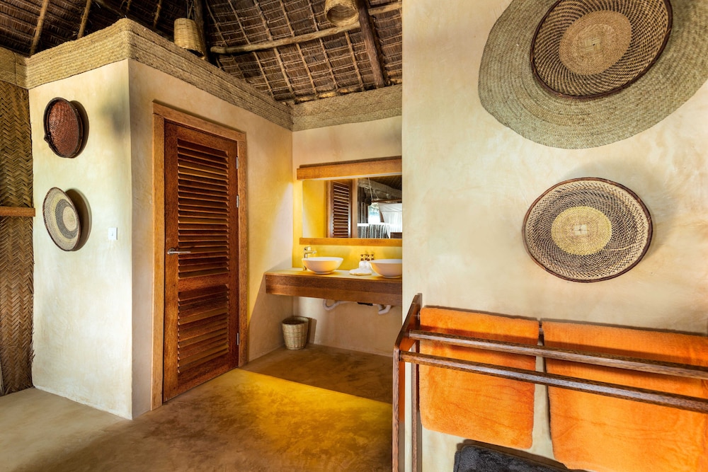 Room, 1 King Bed, Beachfront (48 m2)