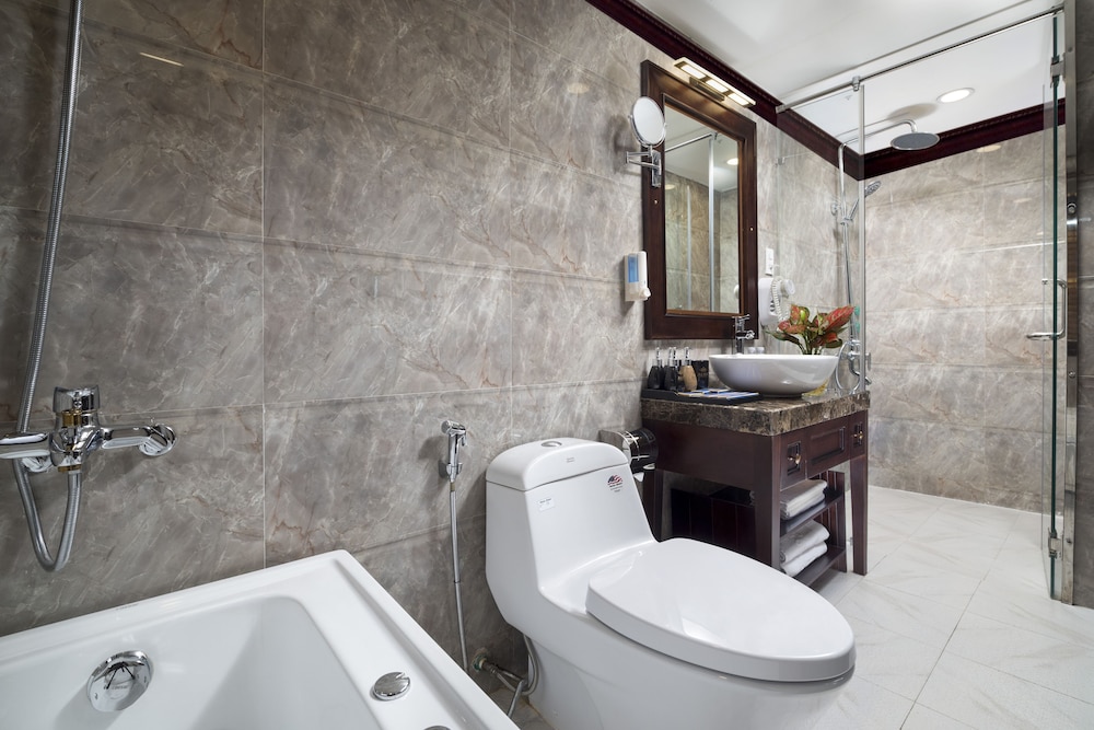 Senior Suite Private Balcony & Jacuzzi (Double/Twin) thumbnail 5