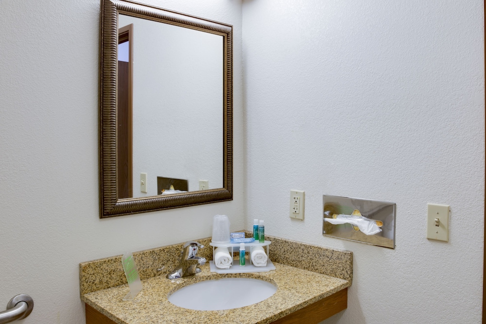 Suite - Photo 6
