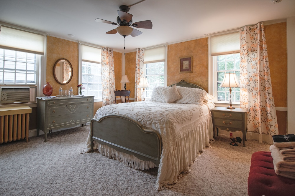Roger Williams Room photo 1