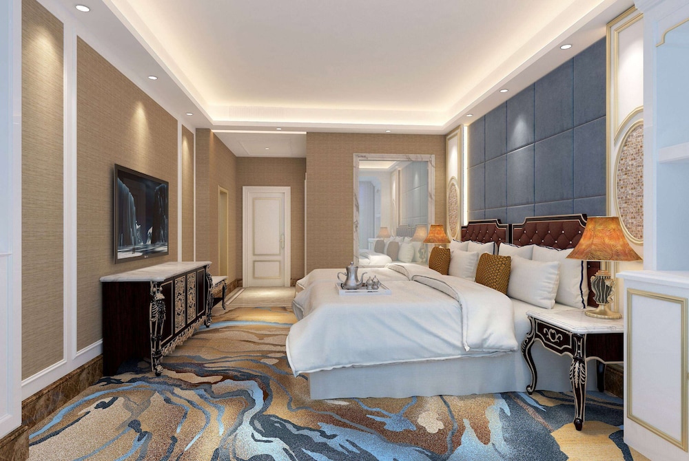 Premier Suite, 1 King Bed, Non Smoking photo 2