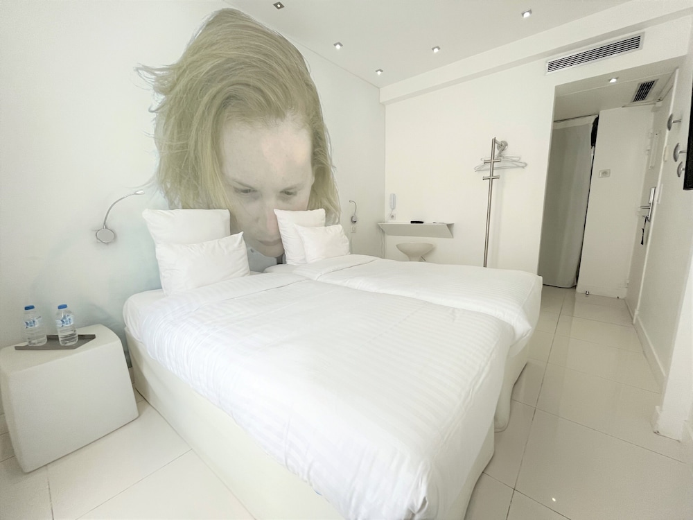 Soft Twin Room photo 3