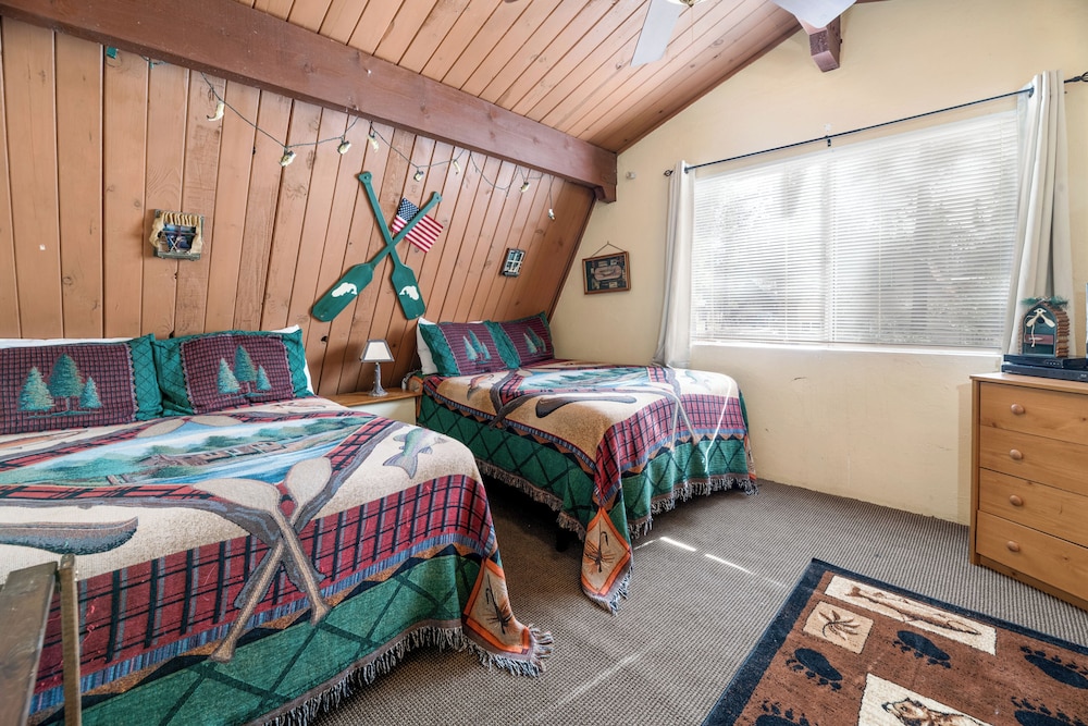 House, Multiple Beds, Hot Tub, Mountain View photo 1