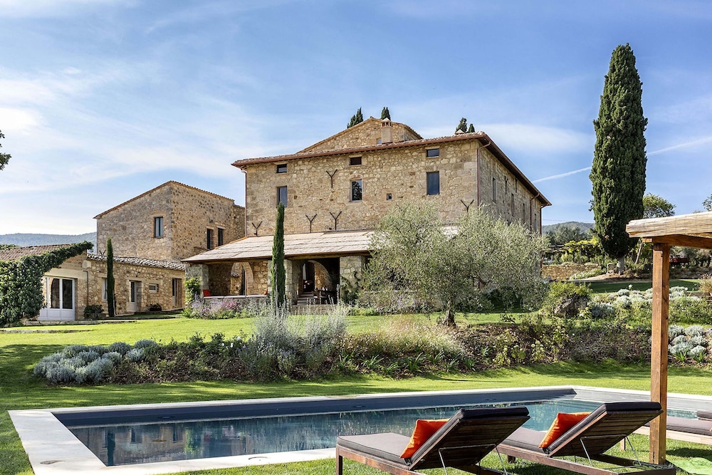Villa, Smoking photo 1